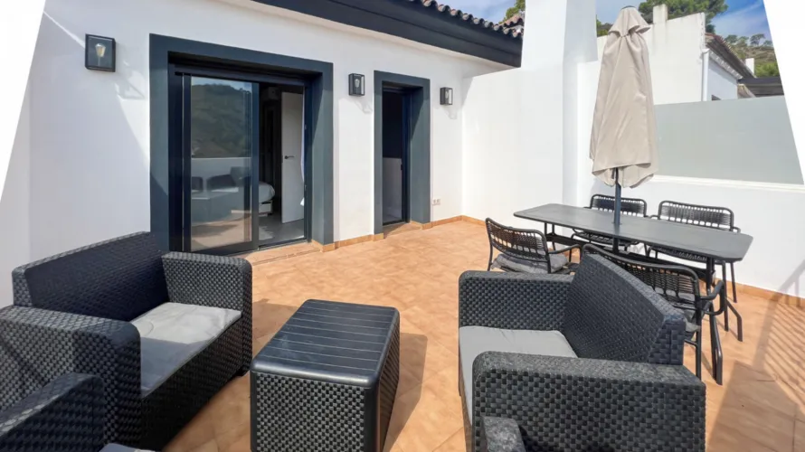 Apartamento de 2 dormitorios en Benahavís, Spain No. 670 № 8