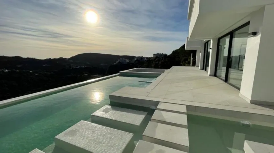 Villa de 5 dormitorios en Benahavís, Spain No. 400 № 4