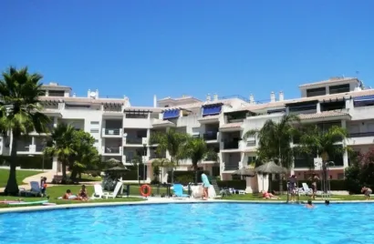 Apartamento de 2 dormitorios en Marbella, Spain No. 1075