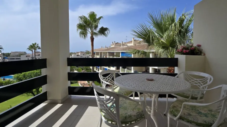 Apartamento de 2 dormitorios en Marbella, Spain No. 1075