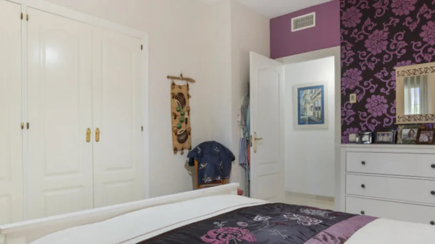 Apartamento de 2 dormitorios en Cortes (San Pedro De Alcantara), Spain No. 1071 № 11