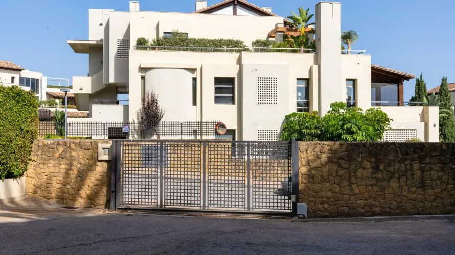 Apartamento de 3 dormitorios en Marbella, Spain No. 476 № 25