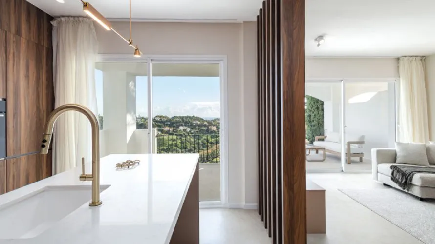 Apartamento de 3 dormitorios en Benahavís, Spain No. 766 № 2