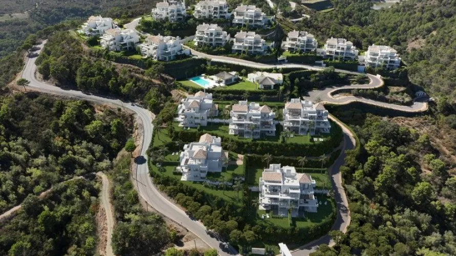 Apartamento de 3 dormitorios en Benahavís, Spain No. 407