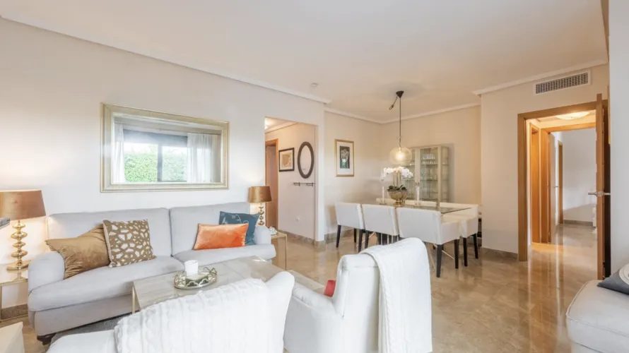 Apartamento de 2 dormitorios en Estepona, Spain No. 639 № 14