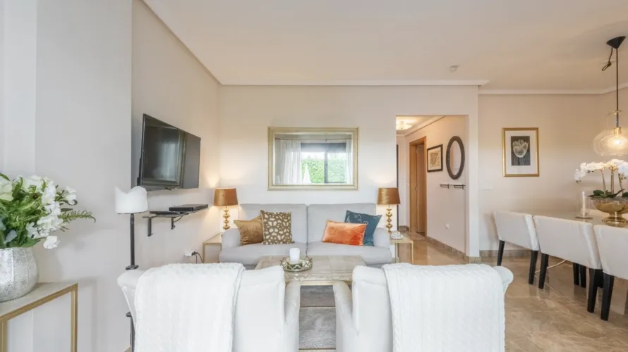 Apartamento de 2 dormitorios en Estepona, Spain No. 639 № 15