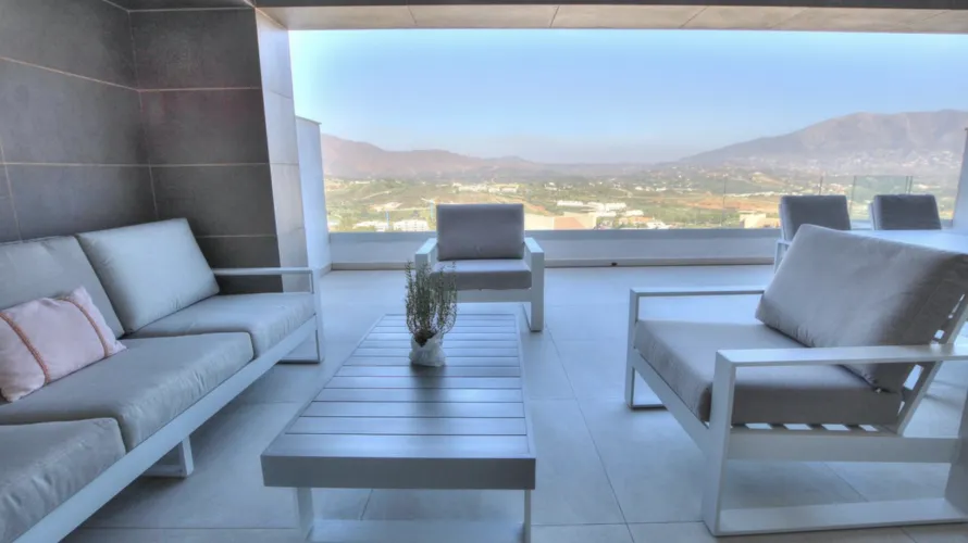 Apartamento de 2 dormitorios en Mijas Costa, Spain No. 673 № 2