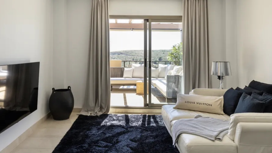 Apartamento de 2 dormitorios en Benahavís, Spain No. 730 № 1