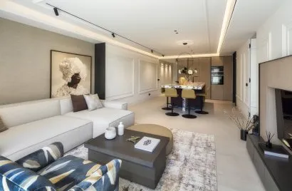Apartamento de 3 dormitorios en Marbella, Spain No. 166