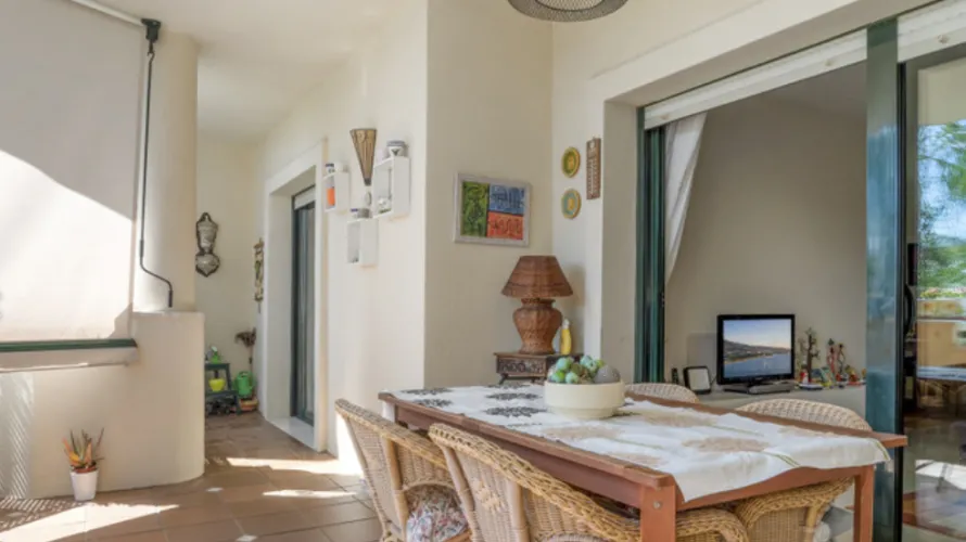 Apartamento de 2 dormitorios en Cortes (San Pedro De Alcantara), Spain No. 1071 № 17