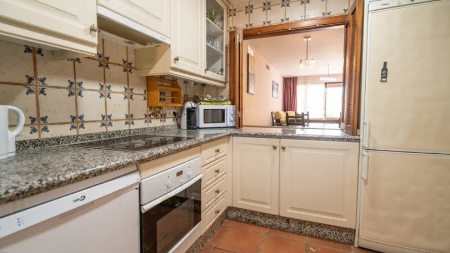 Apartamento de 2 dormitorios en Estepona, Spain No. 659 № 4