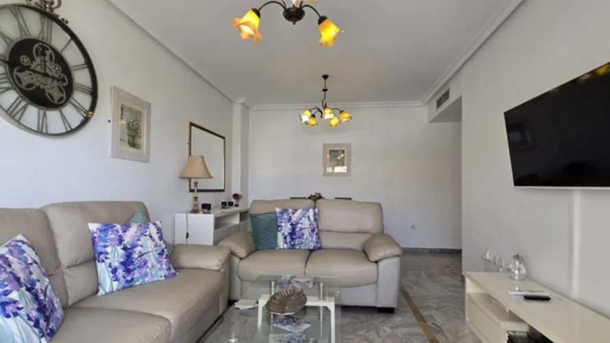 Apartamento de 2 dormitorios en Marbella, Spain No. 1075 № 5