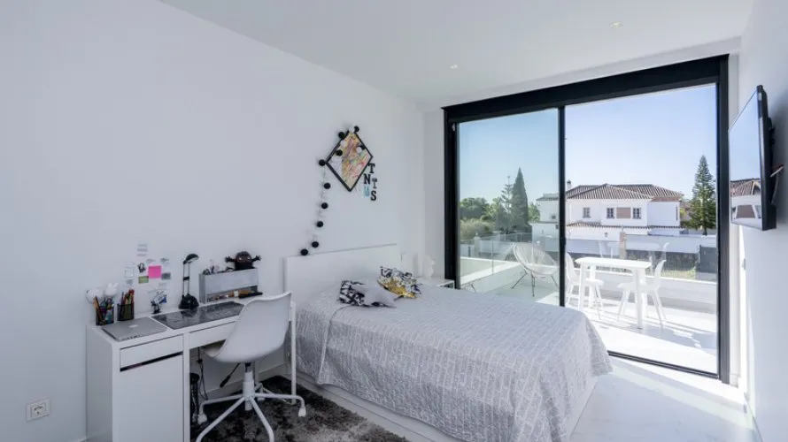 Villa de 4 dormitorios en Estepona, Spain No. 372 № 14