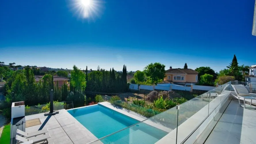 Villa de 4 dormitorios en Estepona, Spain No. 372 № 11