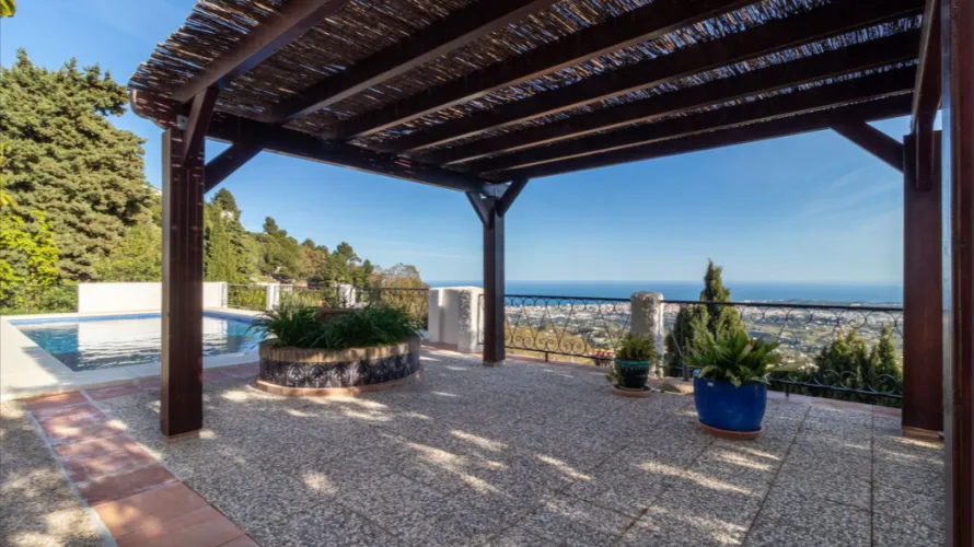Villa de 4 dormitorios en Mijas Costa, Spain No. 997 № 11
