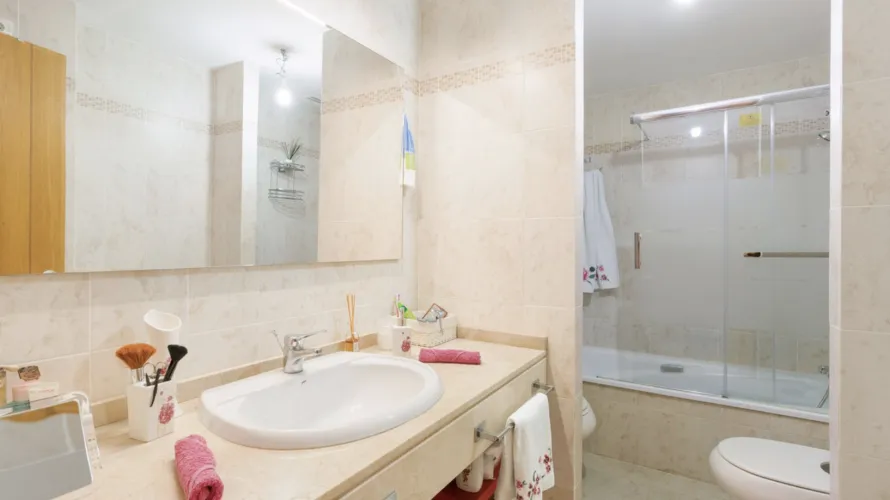 Apartamento de 2 dormitorios en Estepona, Spain No. 667 № 8