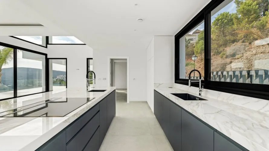 Villa de 5 dormitorios en Benahavís, Spain No. 400 № 11
