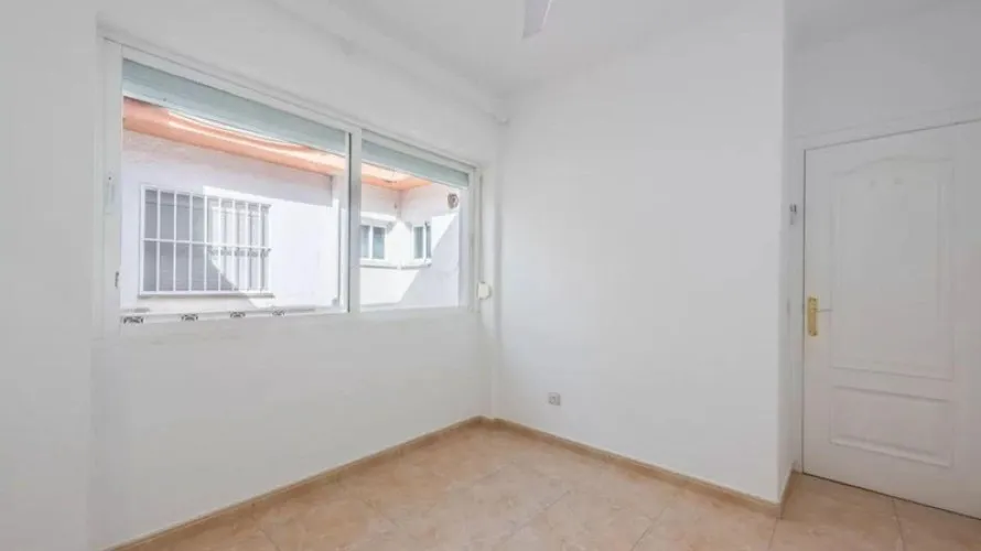 Apartamento de 2 dormitorios en Marbella, Spain No. 807 № 1