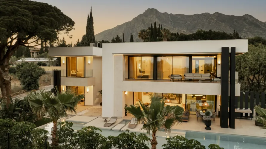 Villa de 5 dormitorios en Marbella, Spain No. 572 № 2