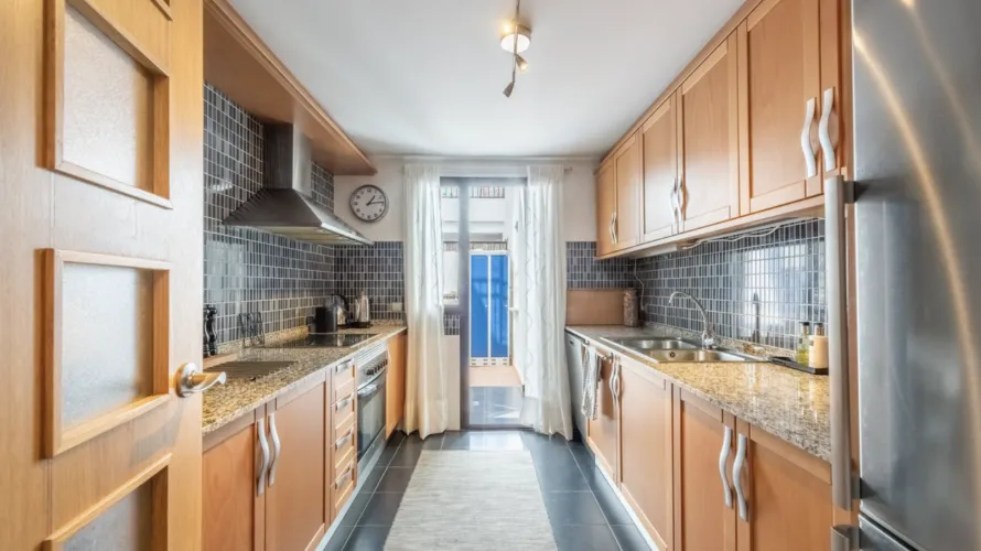 Apartamento de 2 dormitorios en Estepona, Spain No. 639 № 4