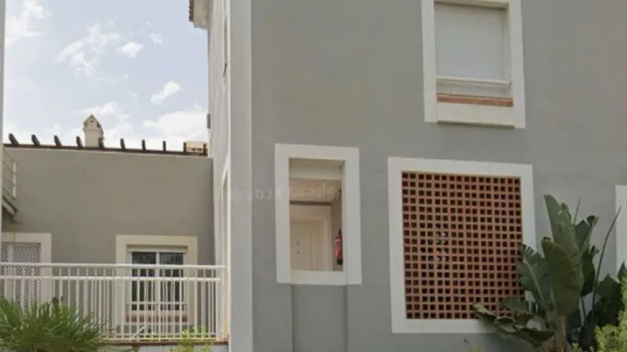 Apartamento de 2 dormitorios en Cortes (San Pedro De Alcantara), Spain No. 654 № 4