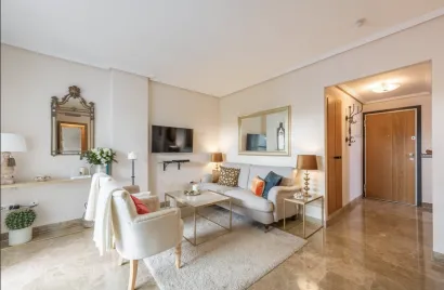 Apartamento de 2 dormitorios en Estepona, Spain No. 639