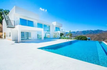 Villa de 4 dormitorios en Marbella, Spain No. 263