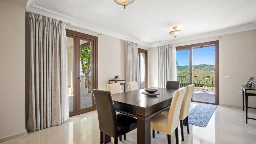 Villa de 6 dormitorios en Benahavís, Spain No. 664 № 9