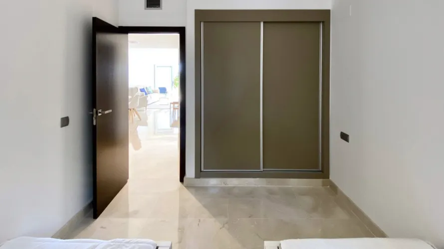 Apartamento de 2 dormitorios en Marbella, Spain No. 672 № 10