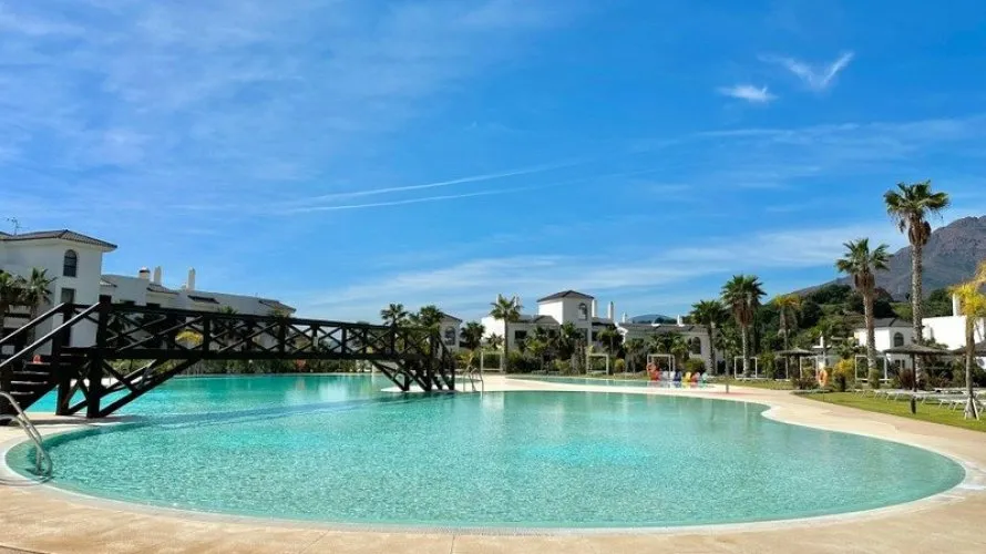 Apartamento de 3 dormitorios en Estepona, Spain No. 944 № 24