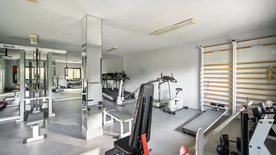 Apartamento de 2 dormitorios en Cortes (San Pedro De Alcantara), Spain No. 661 № 12