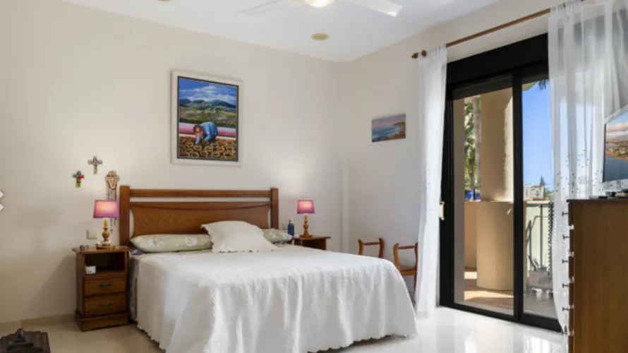 Apartamento de 2 dormitorios en Cortes (San Pedro De Alcantara), Spain No. 1071 № 2