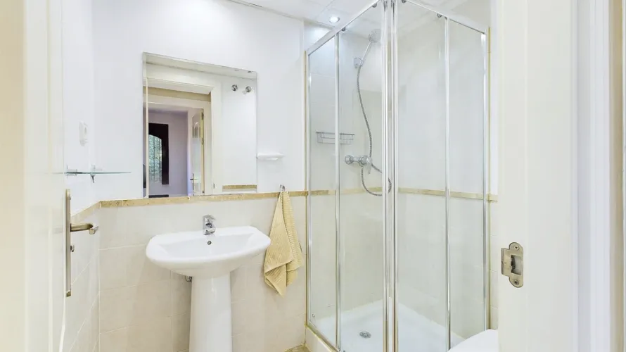 Apartamento de 2 dormitorios en Estepona, Spain No. 611 № 7