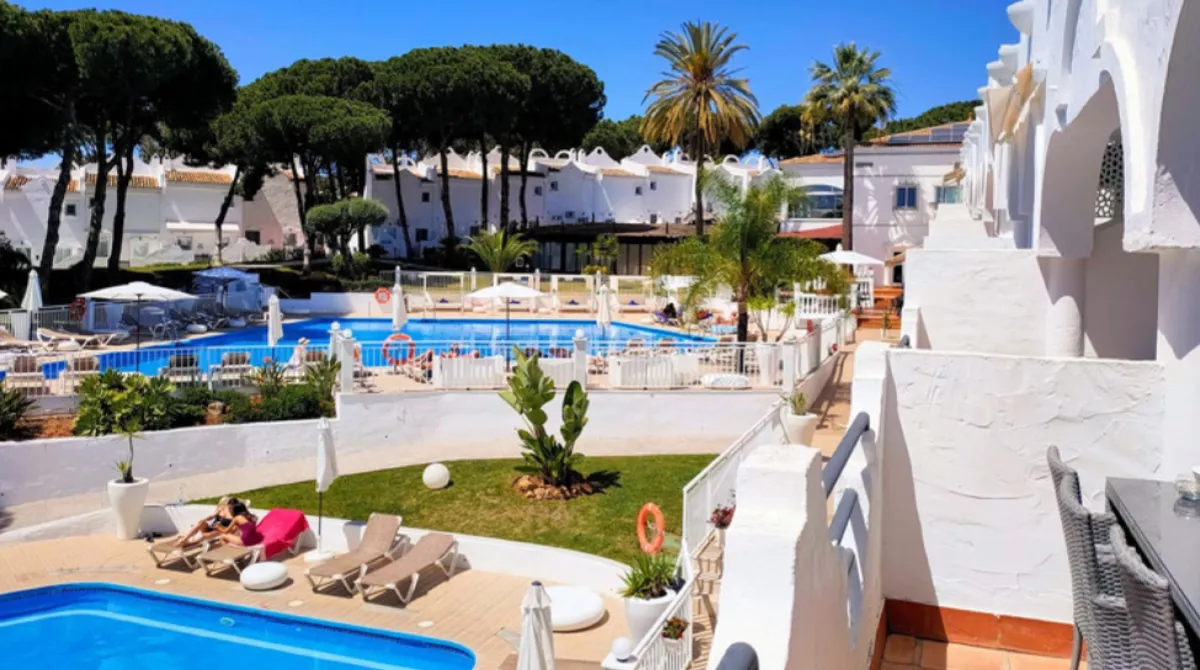 Сasa de 2 dormitorios en Marbella, Spain No. 1050