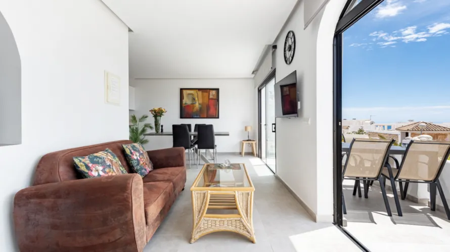 Apartamento de 2 dormitorios en Mijas Costa, Spain No. 643 № 4