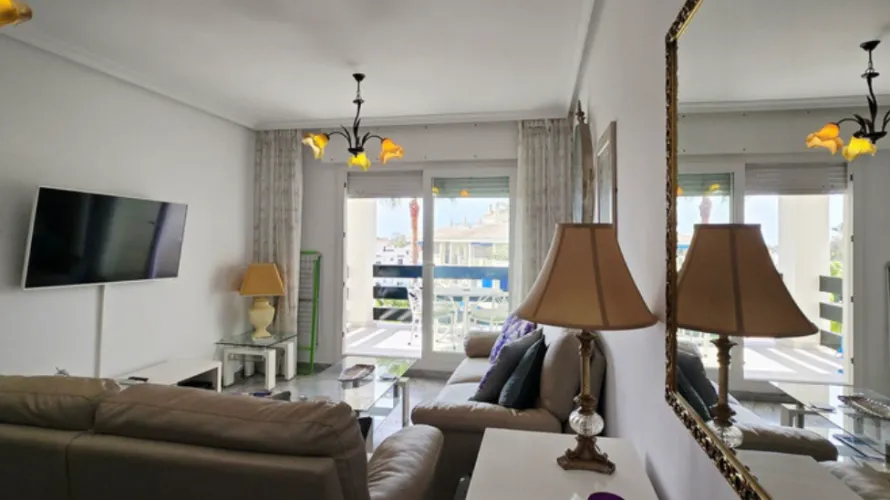 Apartamento de 2 dormitorios en Marbella, Spain No. 1075 № 3