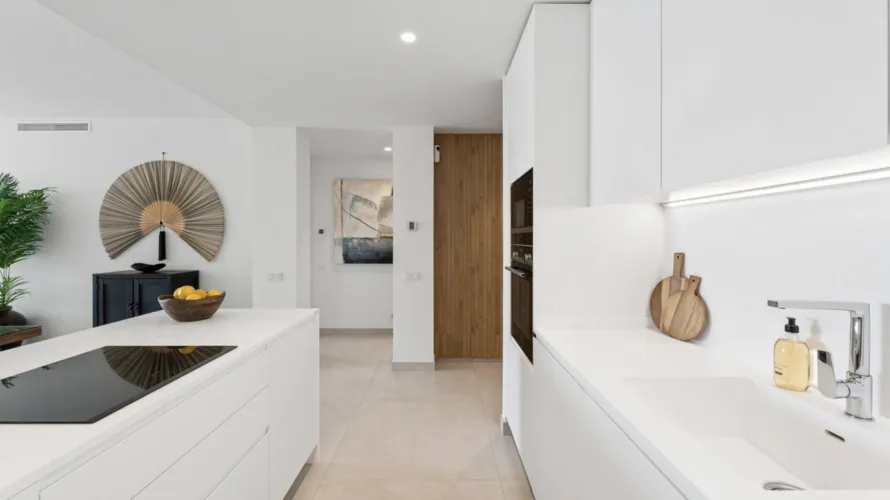 Apartamento de 3 dormitorios en Marbella, Spain No. 657 № 3
