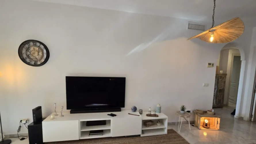 Apartamento de 2 dormitorios en Marbella, Spain No. 973 № 14