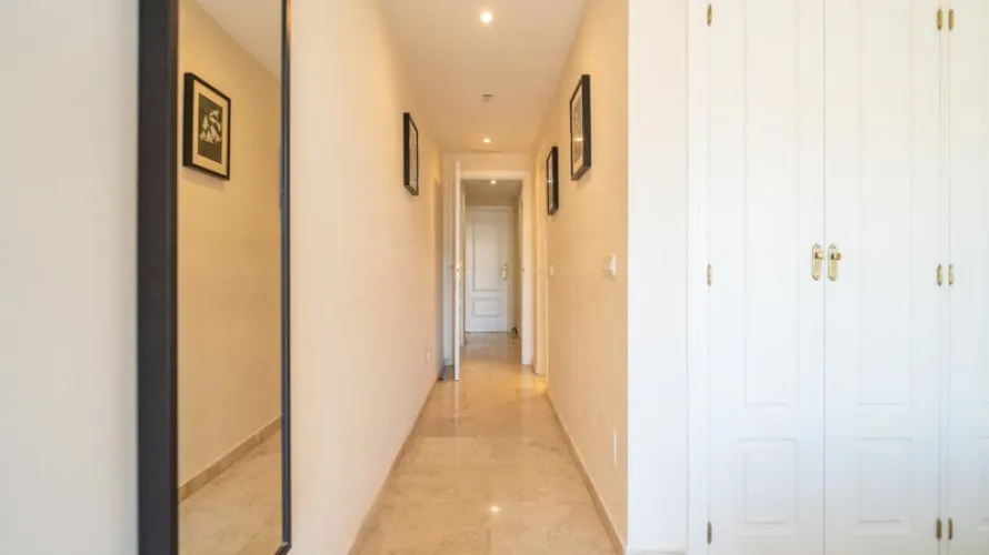 Apartamento de 2 dormitorios en Estepona, Spain No. 659 № 20
