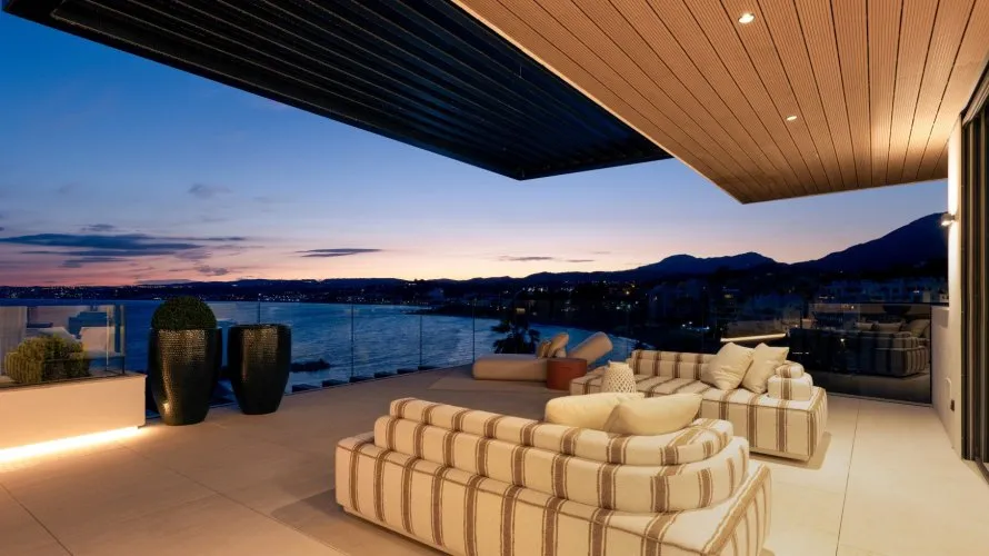 Apartamento de 2 dormitorios en Estepona, Spain No. 471 № 1