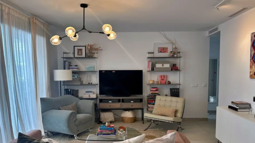 Apartamento de 3 dormitorios en Cortes (San Pedro De Alcantara), Spain No. 1072 № 14
