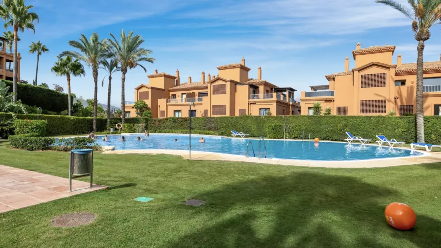 Apartamento de 2 dormitorios en Estepona, Spain No. 706 № 6