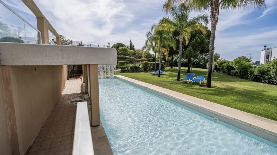 Apartamento de 2 dormitorios en Estepona, Spain No. 1052 № 7
