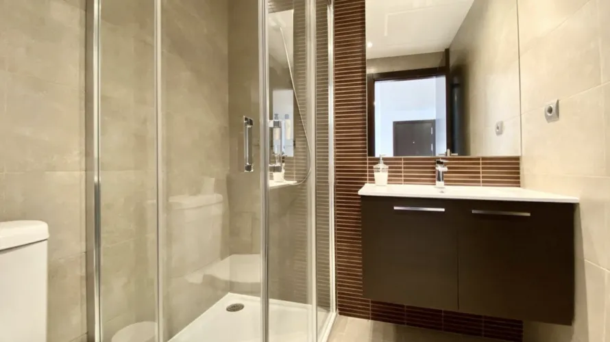 Apartamento de 2 dormitorios en Marbella, Spain No. 672 № 11