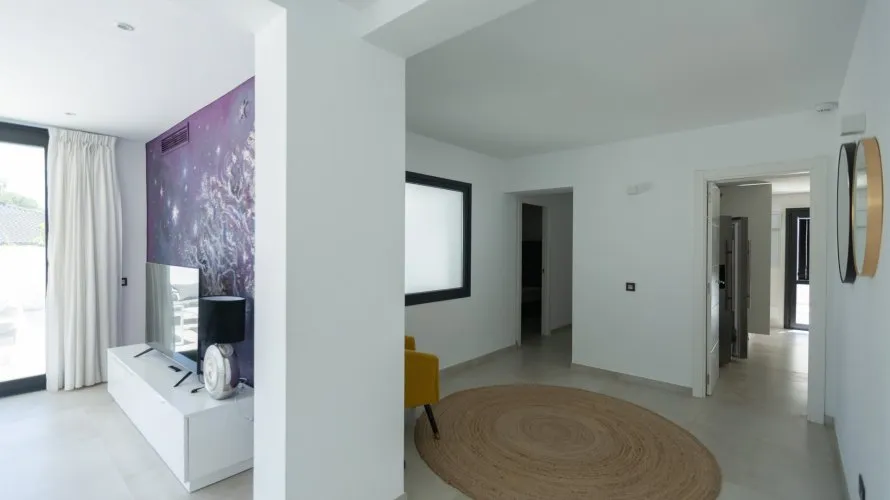 Villa de 4 dormitorios en Marbella, Spain No. 391 № 6