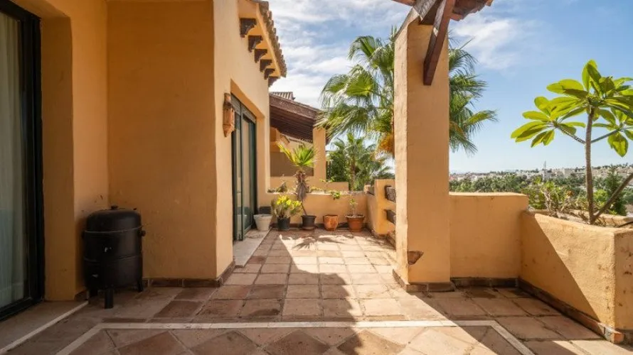 Apartamento de 2 dormitorios en Estepona, Spain No. 659 № 25