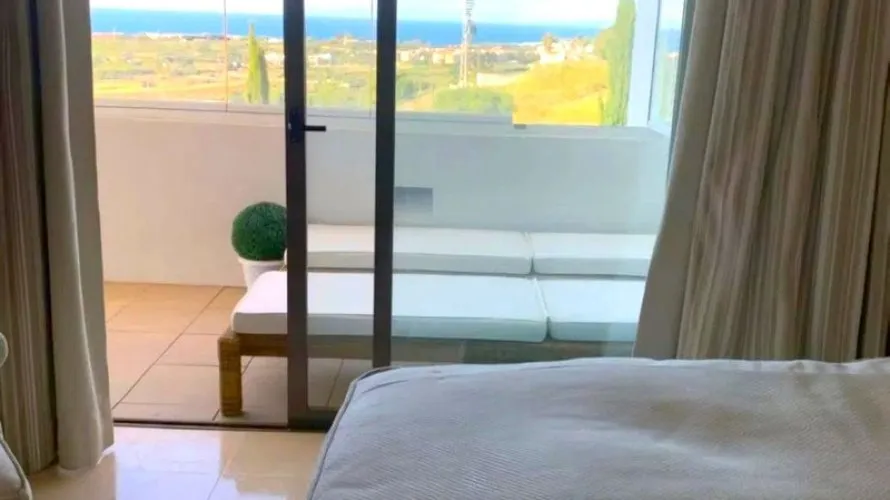 Apartamento de 2 dormitorios en Benahavís, Spain No. 748 № 12