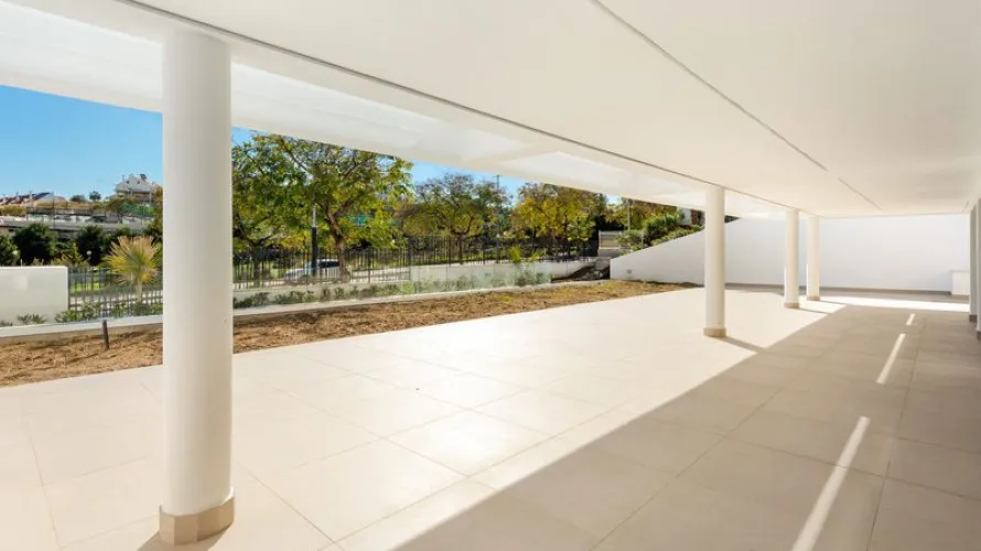 Apartamento de 2 dormitorios en Estepona, Spain No. 404