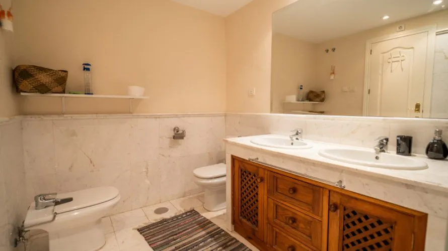 Apartamento de 2 dormitorios en Estepona, Spain No. 659 № 8