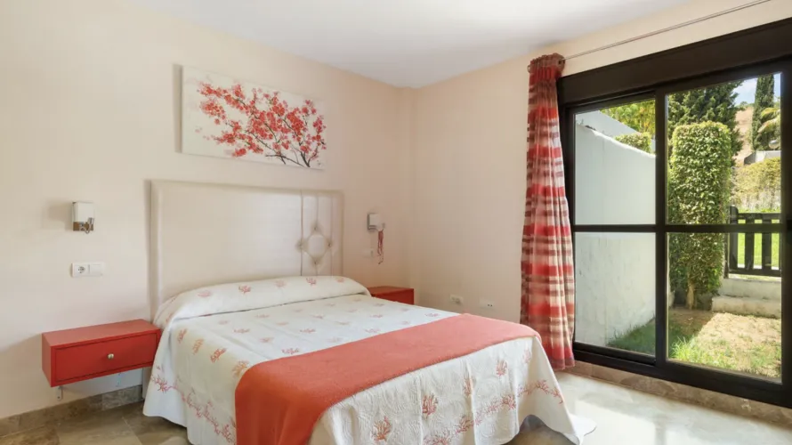 Apartamento de 2 dormitorios en Estepona, Spain No. 667 № 7